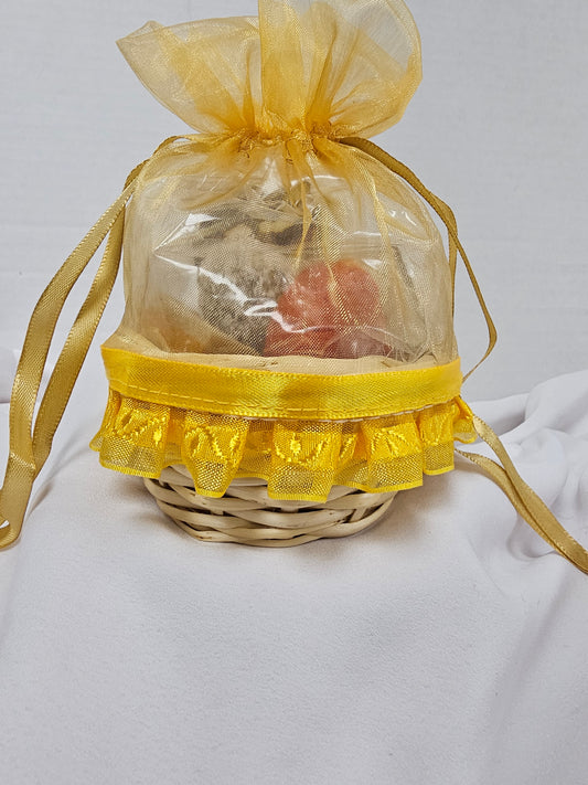 Gold Mini Gift Basket - 1/2lb Mix Sweets