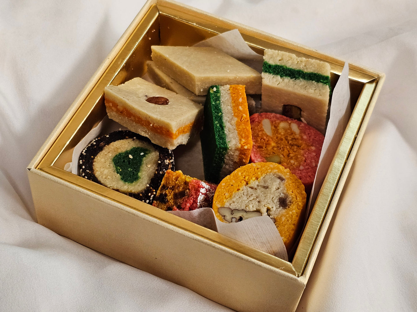 1/2LB Black & Gold Paisely Mix Sweets Gift Box
