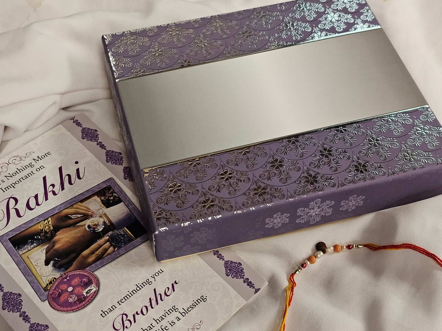 Rakhi 1LB Silver & Grey Gift Box