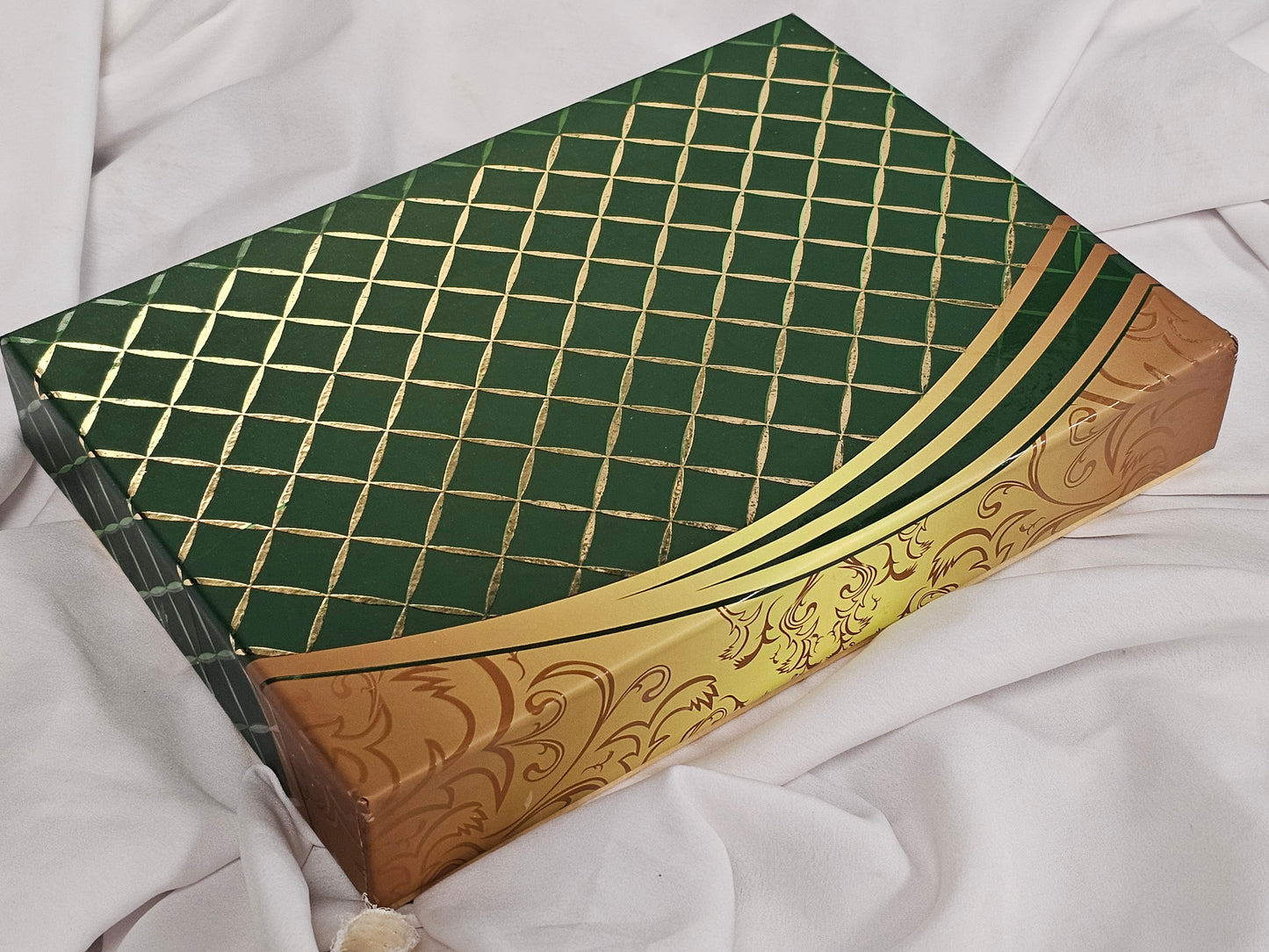 2LB Green & Gold Mix Sweets Gift Box