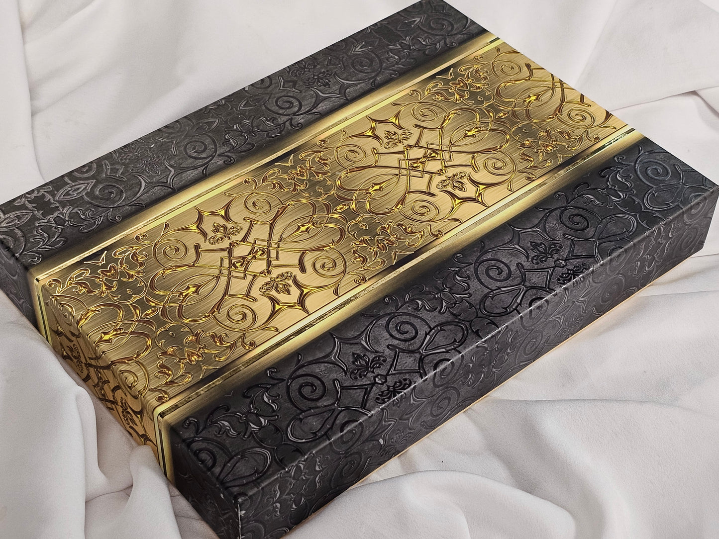 2LB Black & Gold Mix Sweets Gift Box