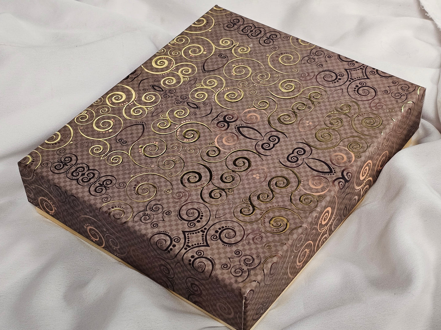 1lb Mix Kaju & Pista Rolls - Brown & Gold Gift Box