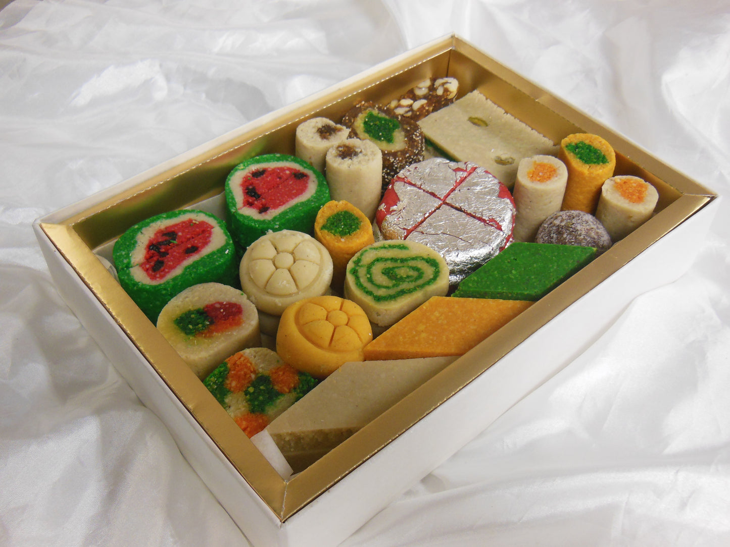 2LB Green & Gold Mix Sweets Gift Box