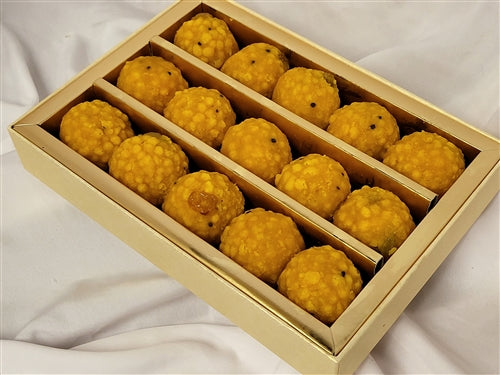 Rakhi 15 piece Bundi Ladoo White & Gold Grey Gift Box