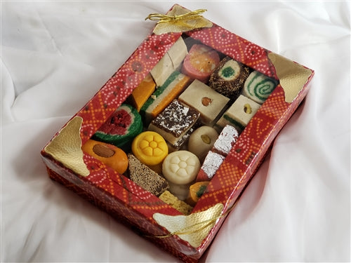 2LB Mix Sweets Red Bandini Gift Box