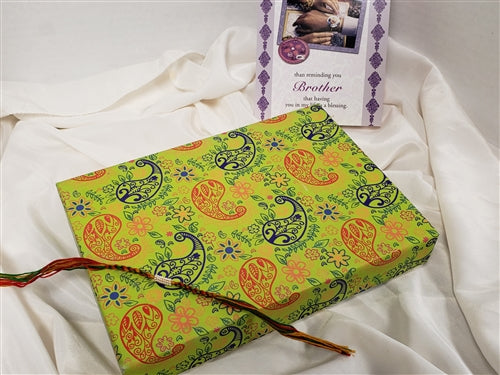 Rakhi 2lb Green Paisly Gift Box